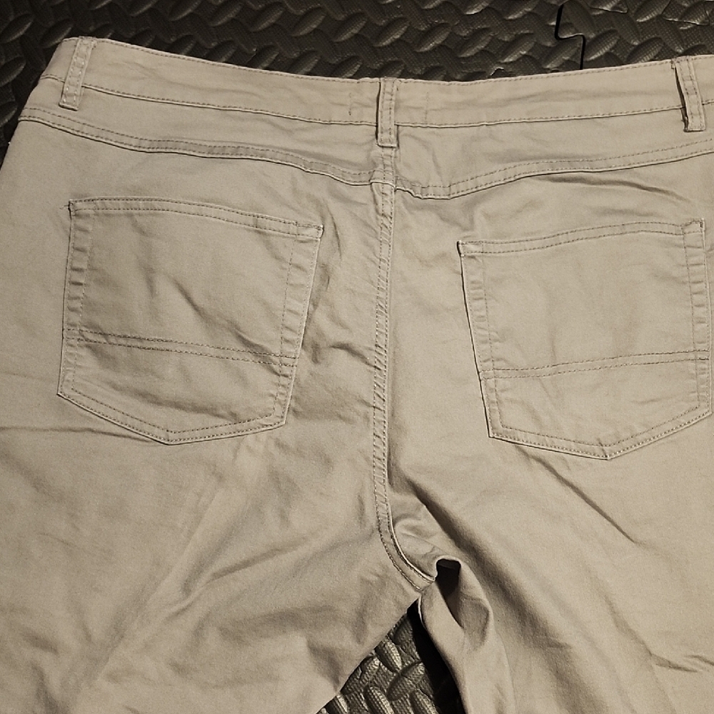 ⭐ Tag Light Gray Jean Shorts for Men Size 38 - Picture 6 of 6